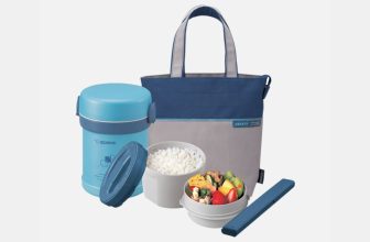Hộp cơm bento giữ nhiệt, có túi xách, thể hiện công nghệ giữ nóng.